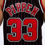 Mitchell &amp; Ness Chicago Bulls #33 Scottie Pippen black / red Swingman Jersey 
